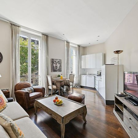 1Br Champs-Elysees - Cityapartmentstay Париж Екстериор снимка