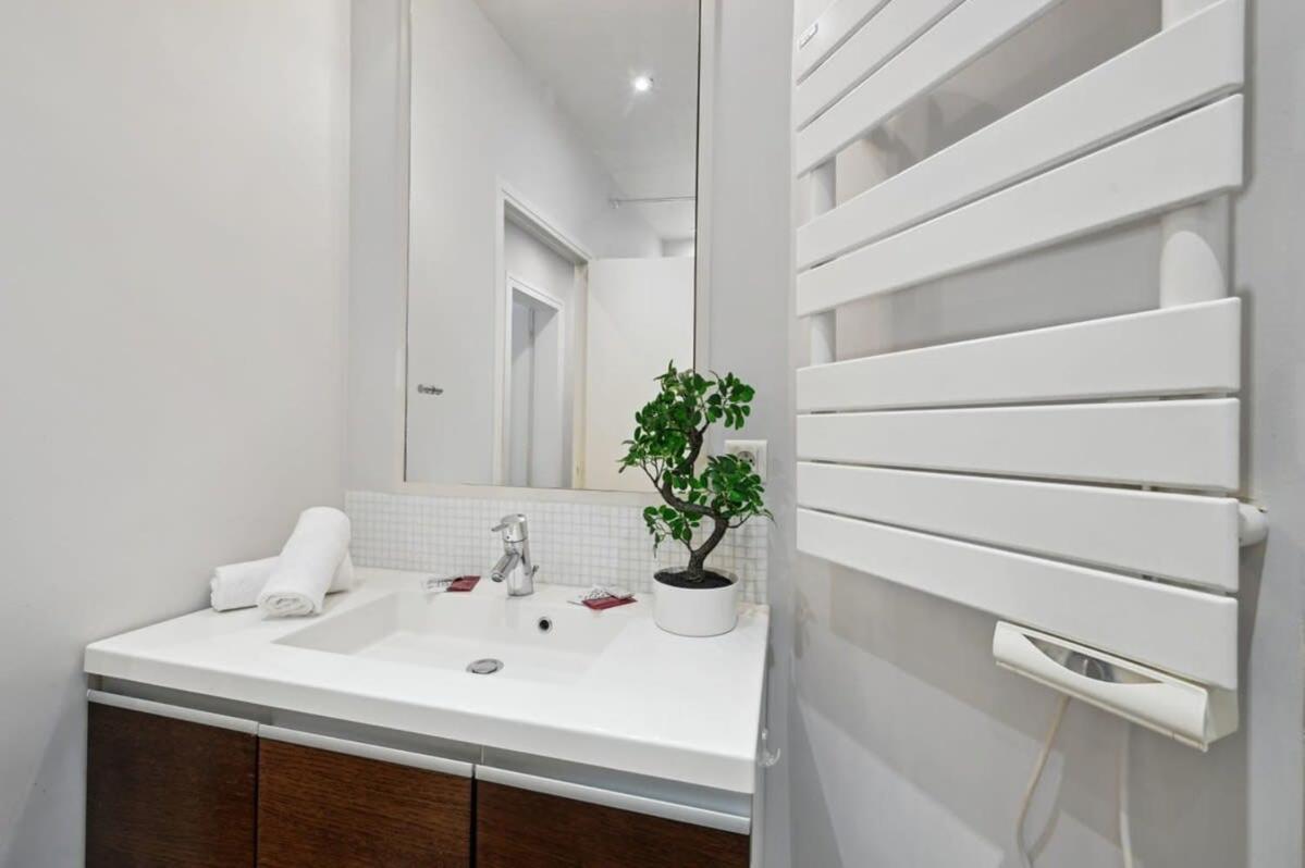 1Br Champs-Elysees - Cityapartmentstay Париж Екстериор снимка