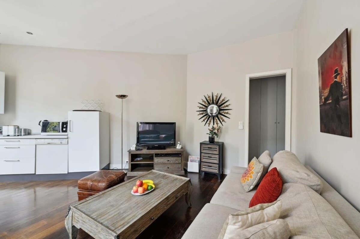 1Br Champs-Elysees - Cityapartmentstay Париж Екстериор снимка