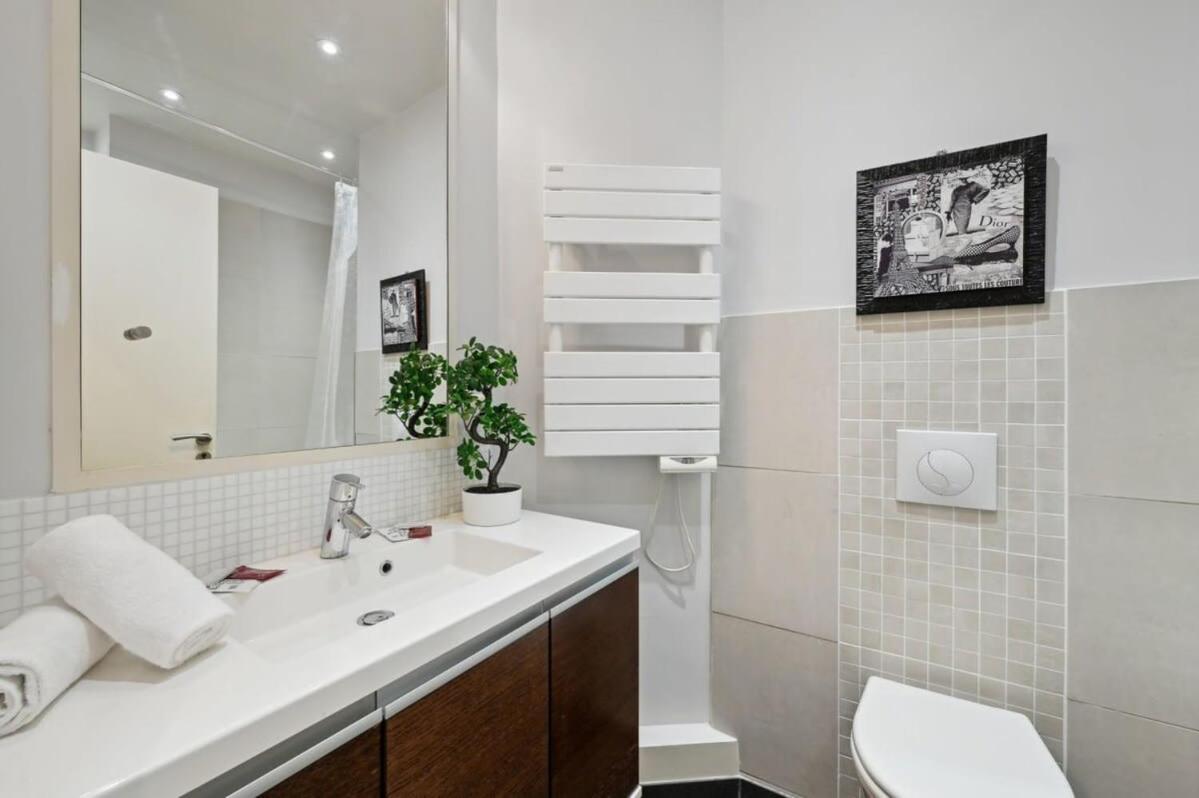 1Br Champs-Elysees - Cityapartmentstay Париж Екстериор снимка