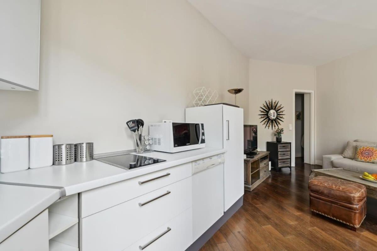 1Br Champs-Elysees - Cityapartmentstay Париж Екстериор снимка