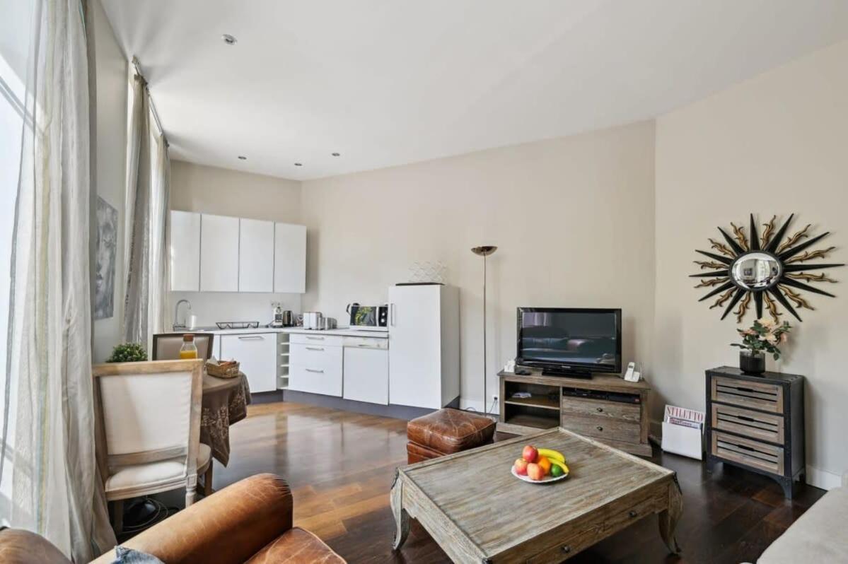 1Br Champs-Elysees - Cityapartmentstay Париж Екстериор снимка