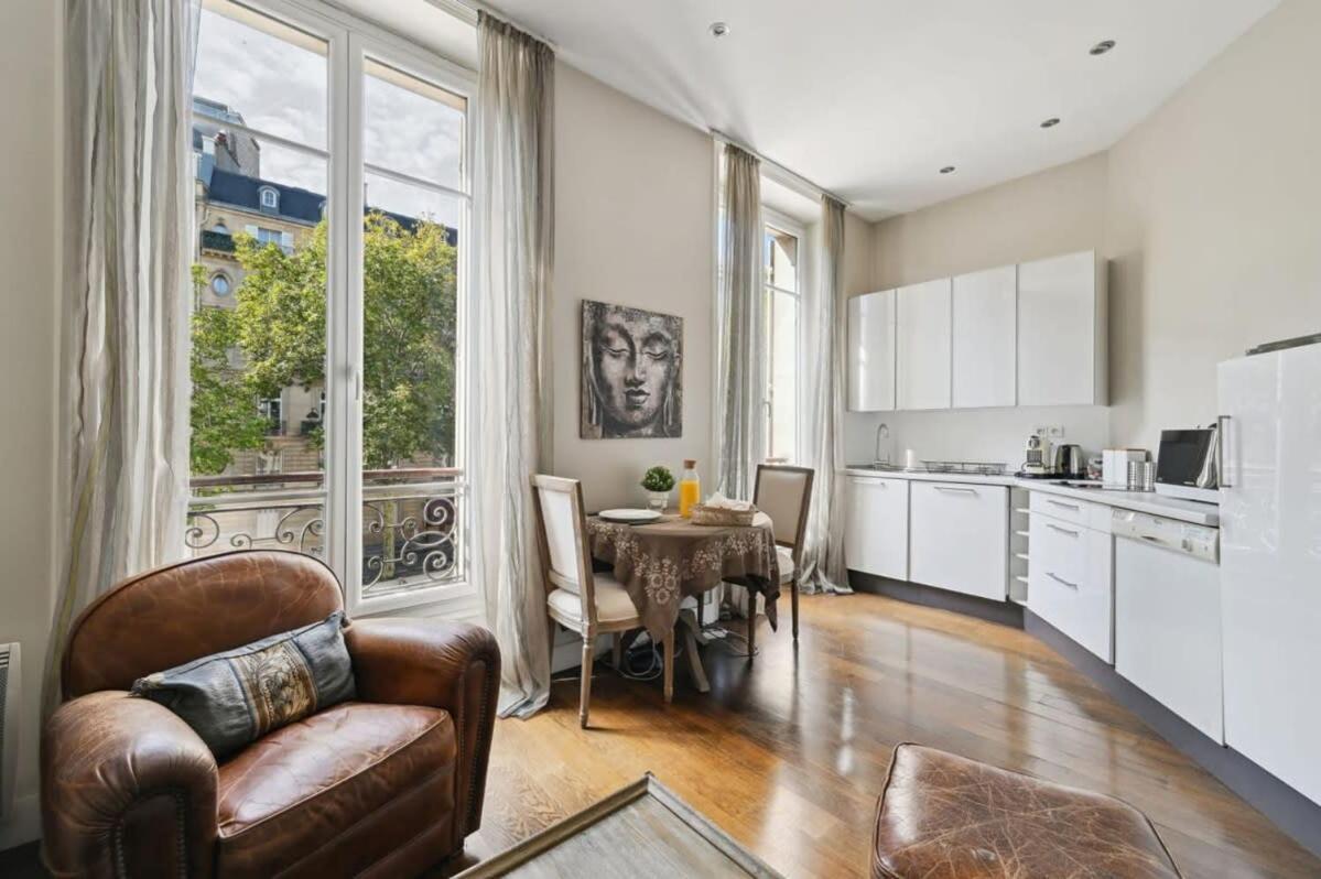 1Br Champs-Elysees - Cityapartmentstay Париж Екстериор снимка