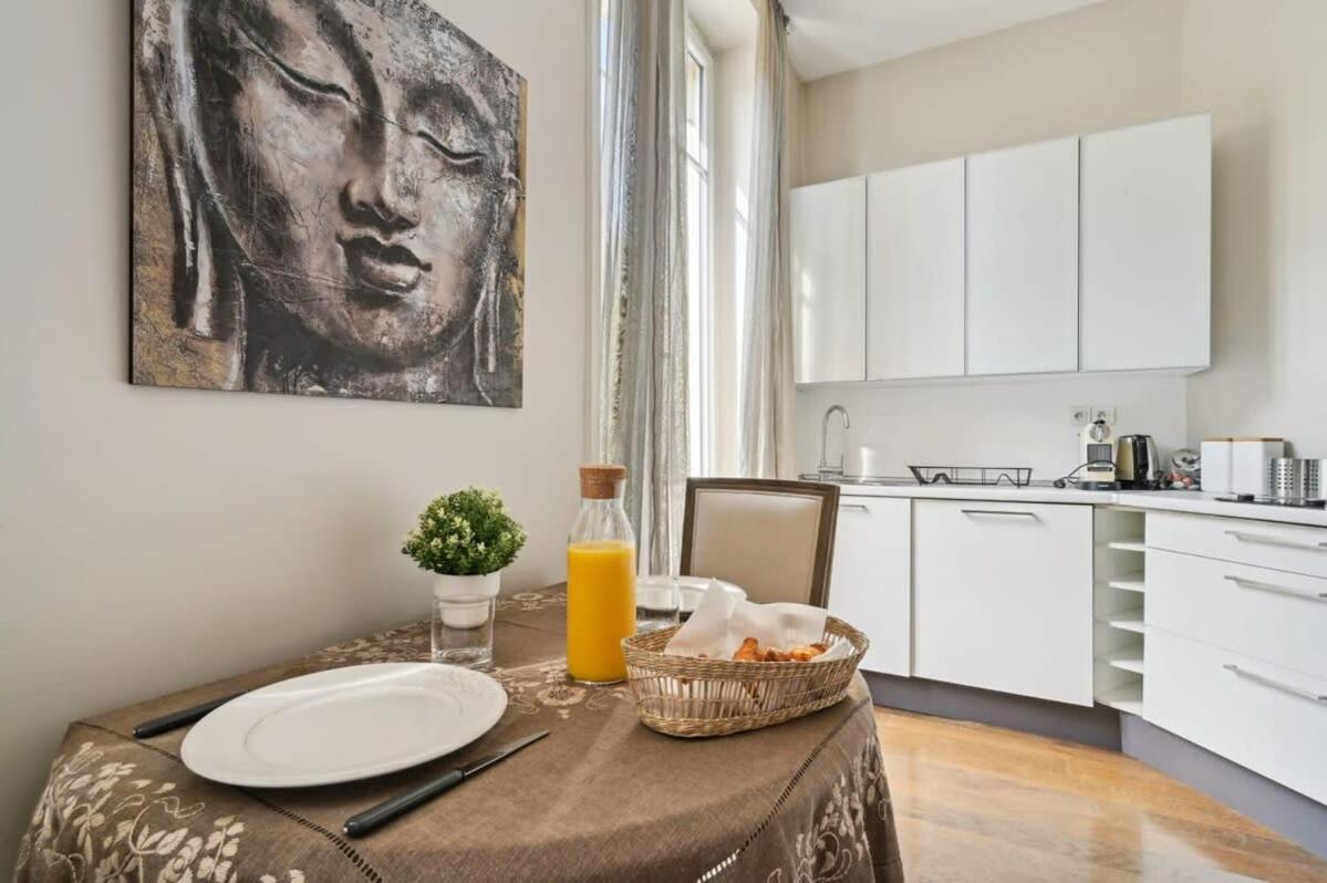 1Br Champs-Elysees - Cityapartmentstay Париж Екстериор снимка